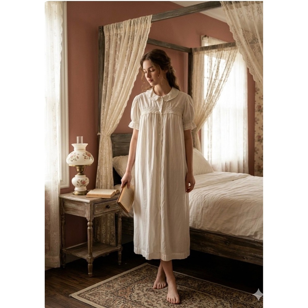 1970s White Eyelet Lace Nightgown Peter Pan Collar Cottagecore Victorian L